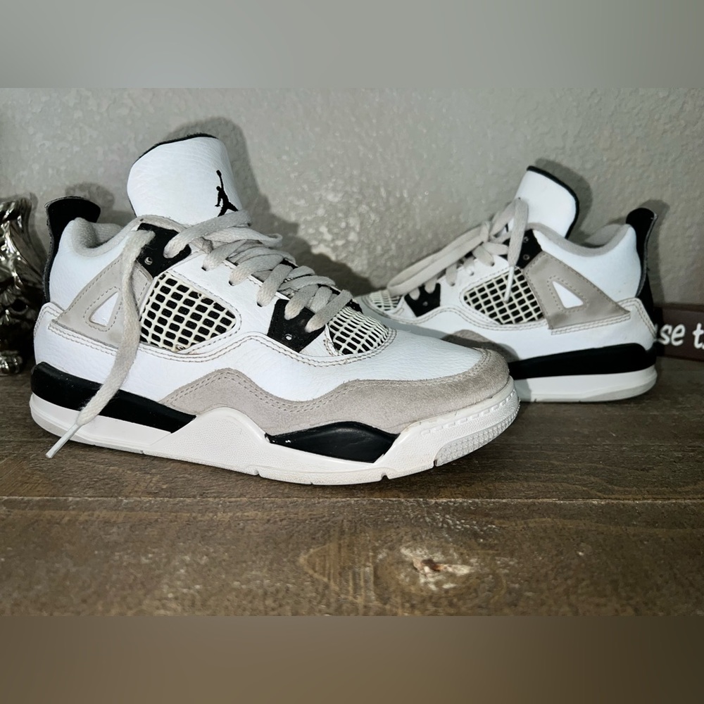 Jordan 4 Retro, size 2Y